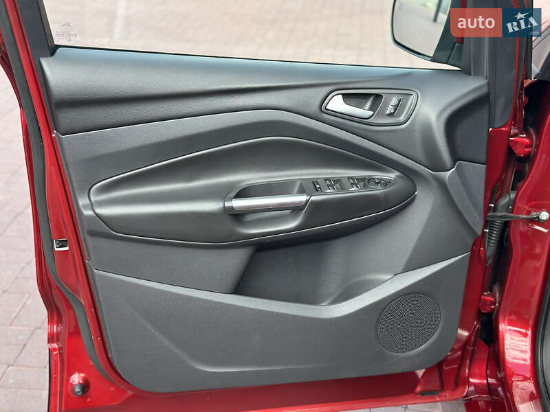 Внедорожник / Кроссовер Ford Kuga 2015 в Ровно