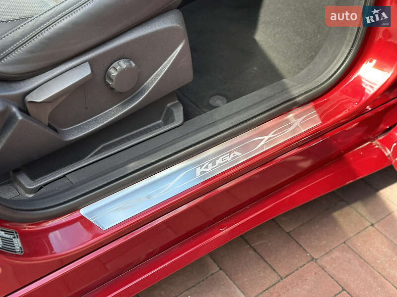 Внедорожник / Кроссовер Ford Kuga 2015 в Ровно