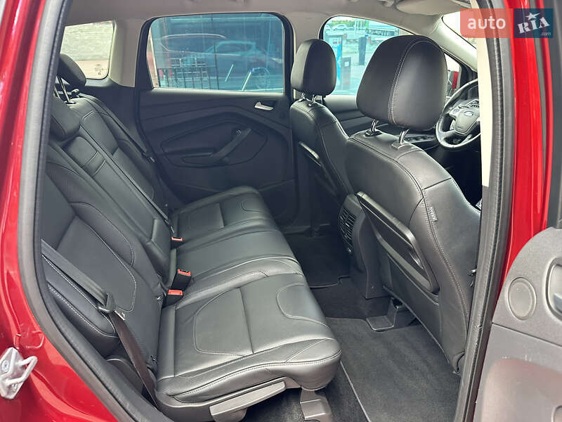 Внедорожник / Кроссовер Ford Kuga 2015 в Ровно