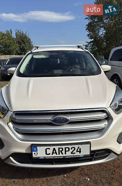 Внедорожник / Кроссовер Ford Kuga 2016 в Решетиловке