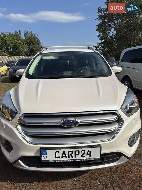 Внедорожник / Кроссовер Ford Kuga 2016 в Решетиловке