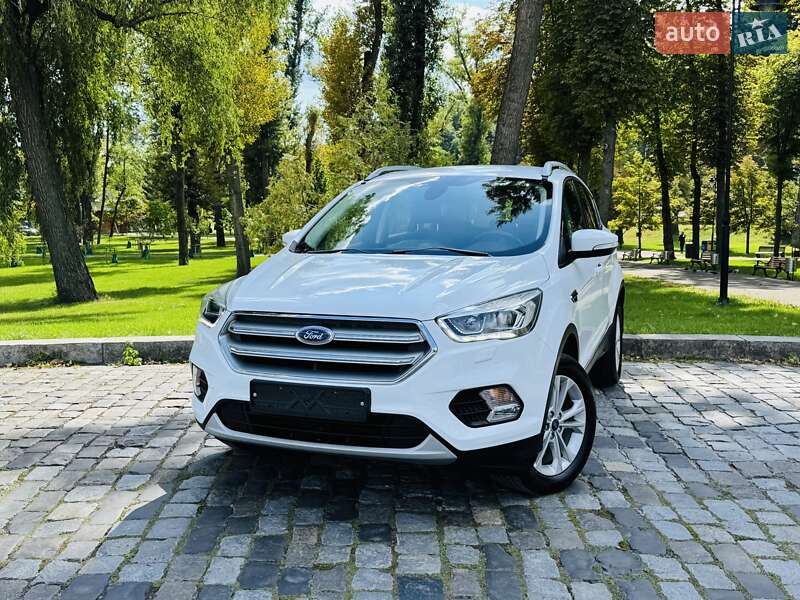Внедорожник / Кроссовер Ford Kuga 2019 в 