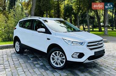 Внедорожник / Кроссовер Ford Kuga 2019 в 
