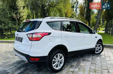 Внедорожник / Кроссовер Ford Kuga 2019 в 