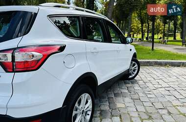 Внедорожник / Кроссовер Ford Kuga 2019 в 