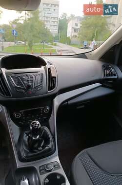 Внедорожник / Кроссовер Ford Kuga 2016 в 