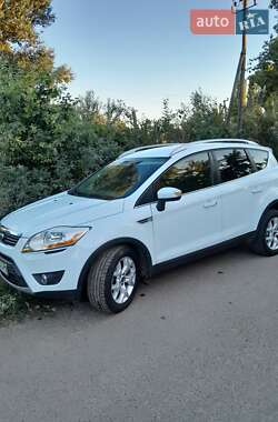 Внедорожник / Кроссовер Ford Kuga 2012 в 