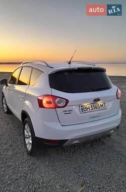 Внедорожник / Кроссовер Ford Kuga 2012 в 