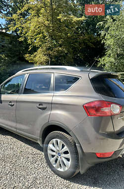 Внедорожник / Кроссовер Ford Kuga 2012 в 