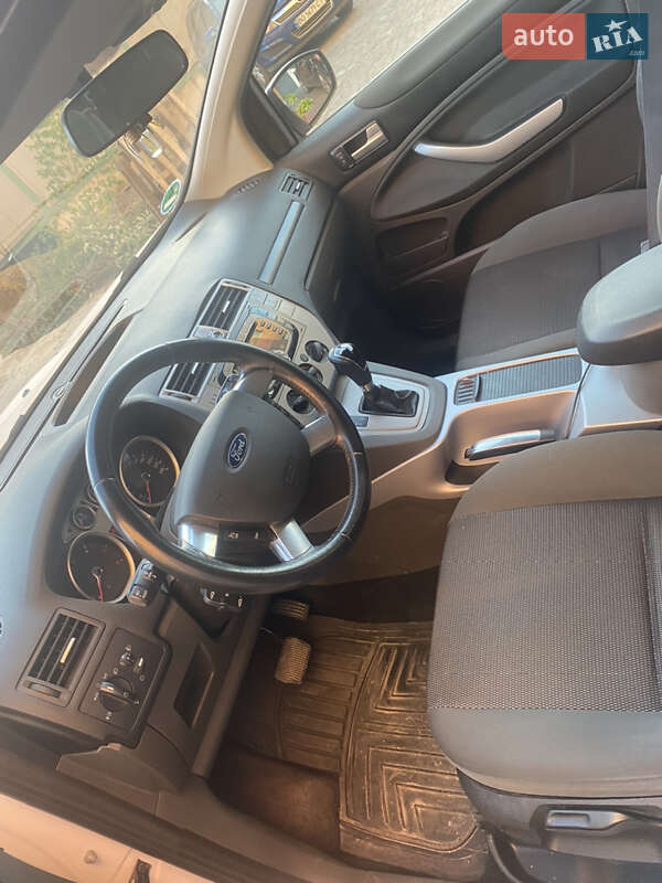 Внедорожник / Кроссовер Ford Kuga 2012 в Черновцах