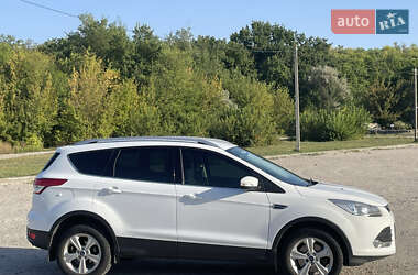 Внедорожник / Кроссовер Ford Kuga 2013 в 