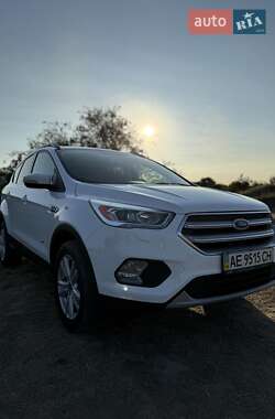 Внедорожник / Кроссовер Ford Kuga 2016 в 