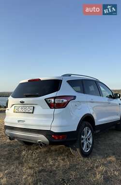 Внедорожник / Кроссовер Ford Kuga 2016 в 