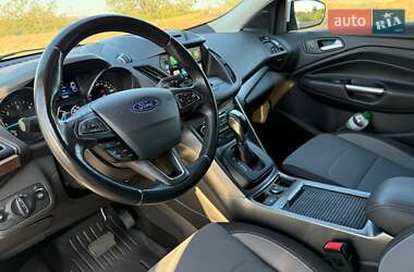 Внедорожник / Кроссовер Ford Kuga 2016 в 