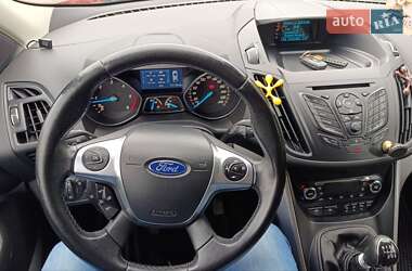Внедорожник / Кроссовер Ford Kuga 2015 в 