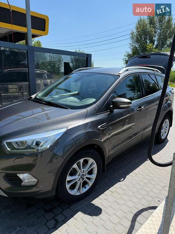 Позашляховик / Кросовер Ford Kuga 2019 в Дніпрі