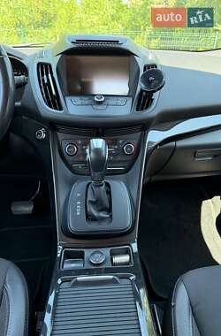 Внедорожник / Кроссовер Ford Kuga 2019 в 