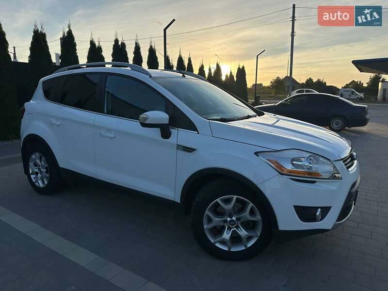 Внедорожник / Кроссовер Ford Kuga 2010 в Каменец-Подольском