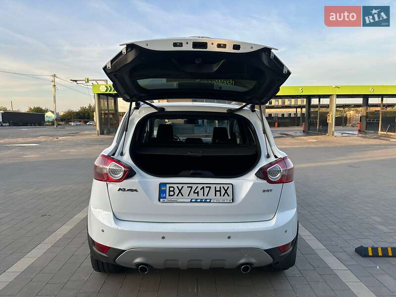 Внедорожник / Кроссовер Ford Kuga 2010 в Каменец-Подольском