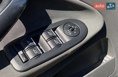 Внедорожник / Кроссовер Ford Kuga 2011 в 