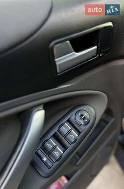 Внедорожник / Кроссовер Ford Kuga 2010 в 