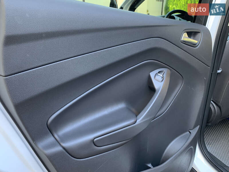 Внедорожник / Кроссовер Ford Kuga 2013 в Николаеве