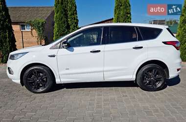 Внедорожник / Кроссовер Ford Kuga 2017 в 
