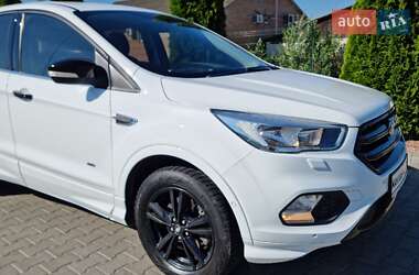 Внедорожник / Кроссовер Ford Kuga 2017 в 