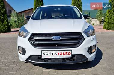 Внедорожник / Кроссовер Ford Kuga 2017 в 