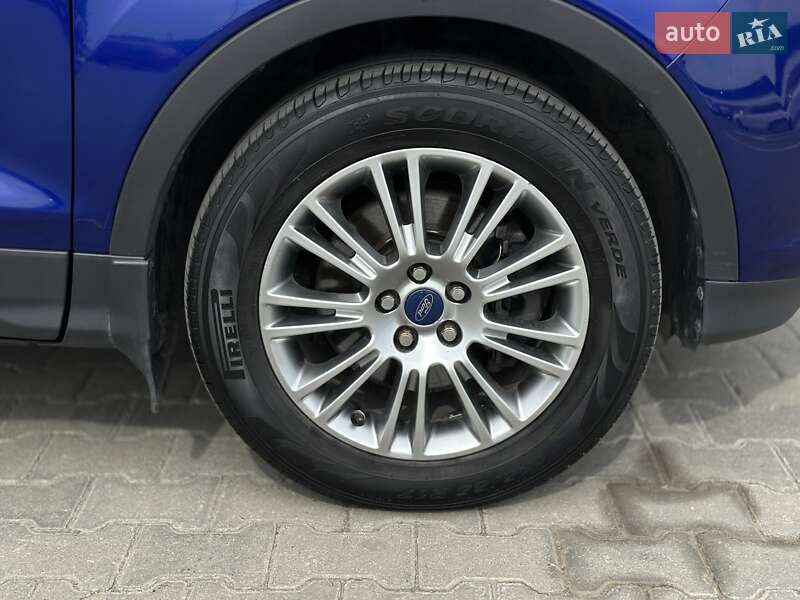 Позашляховик / Кросовер Ford Kuga 2013 в Чернівцях