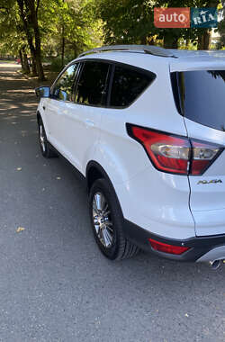Внедорожник / Кроссовер Ford Kuga 2017 в 