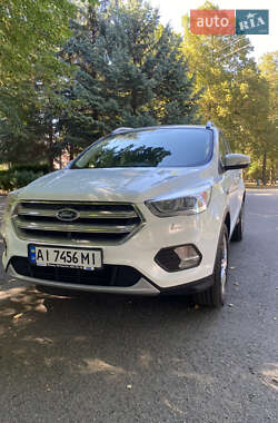 Внедорожник / Кроссовер Ford Kuga 2017 в 