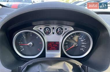 Внедорожник / Кроссовер Ford Kuga 2011 в 