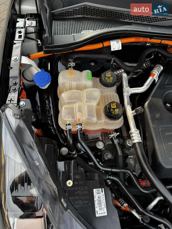 Внедорожник / Кроссовер Ford Kuga 2021 в Бродах