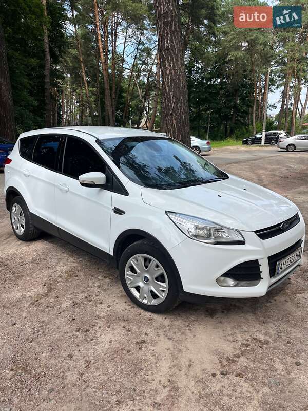 Внедорожник / Кроссовер Ford Kuga 2016 в 