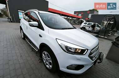 Внедорожник / Кроссовер Ford Kuga 2017 в Ровно
