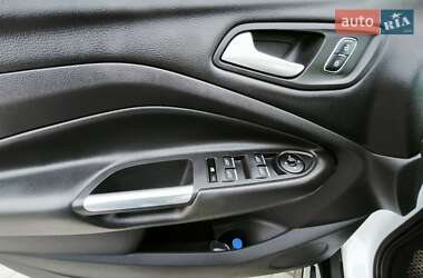 Внедорожник / Кроссовер Ford Kuga 2017 в 