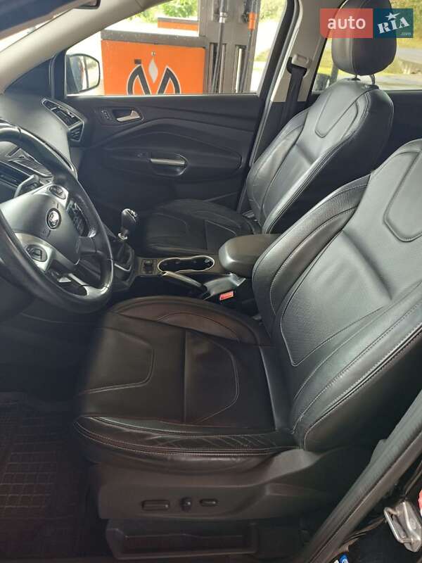 Позашляховик / Кросовер Ford Kuga 2015 в Косові
