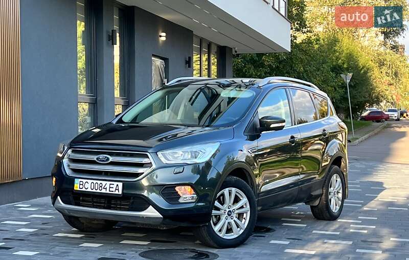 Внедорожник / Кроссовер Ford Kuga 2017 в 