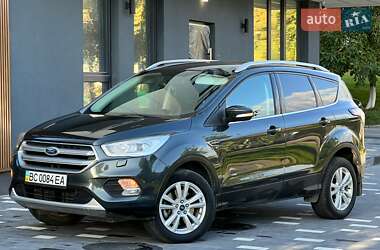 Внедорожник / Кроссовер Ford Kuga 2017 в 