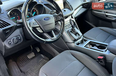 Внедорожник / Кроссовер Ford Kuga 2017 в 