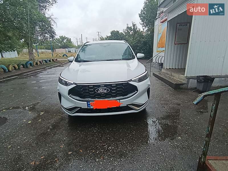 Позашляховик / Кросовер Ford Kuga 2025 в 