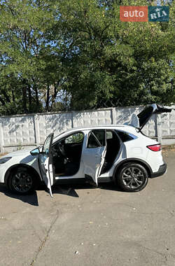 Внедорожник / Кроссовер Ford Kuga 2020 в 