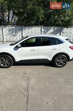 Внедорожник / Кроссовер Ford Kuga 2020 в 