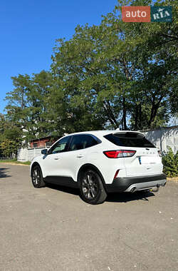 Внедорожник / Кроссовер Ford Kuga 2020 в 