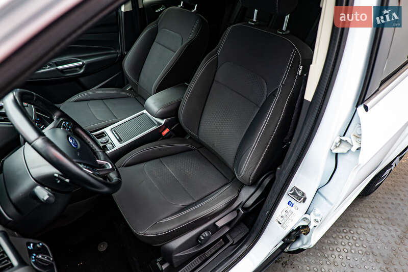 Внедорожник / Кроссовер Ford Kuga 2017 в Киеве