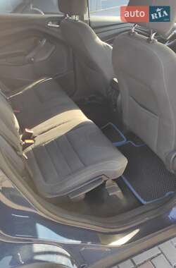 Внедорожник / Кроссовер Ford Kuga 2013 в 