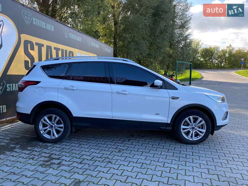 Позашляховик / Кросовер Ford Kuga 2017 в Хмельницькому