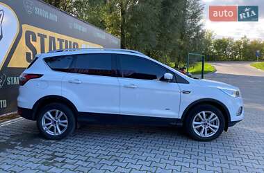 Внедорожник / Кроссовер Ford Kuga 2017 в 