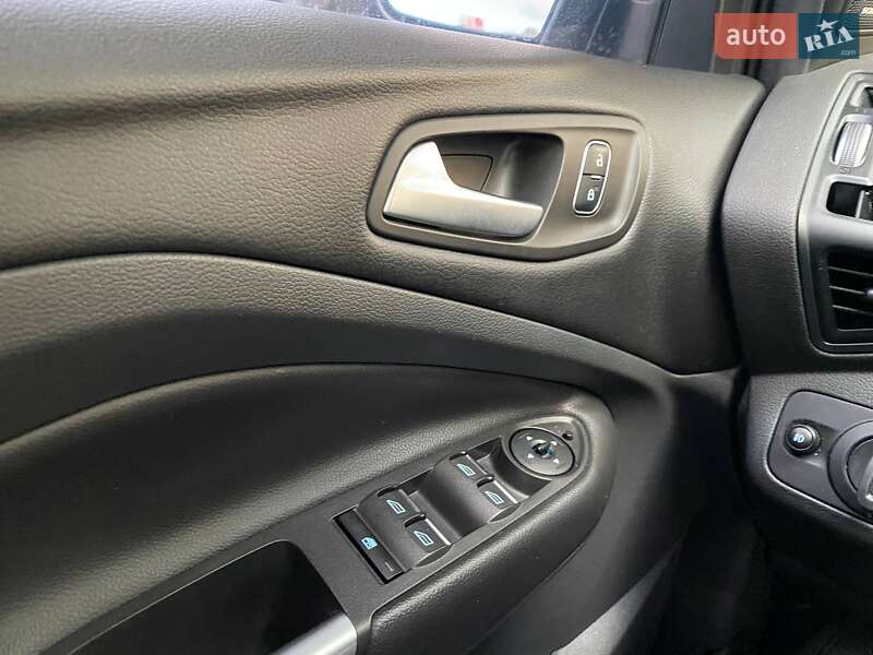 Позашляховик / Кросовер Ford Kuga 2017 в Хмельницькому